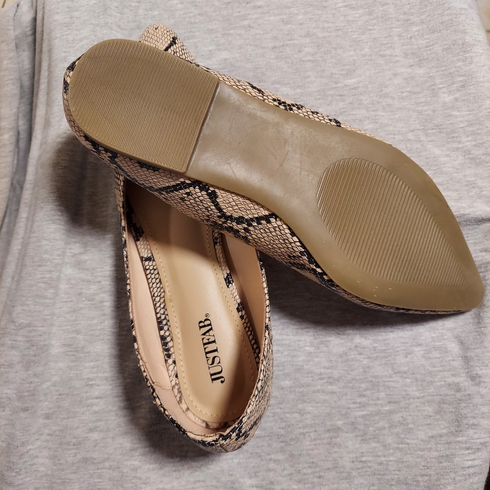 Woman flat shoe with snake skin print - Picture 4 of 4